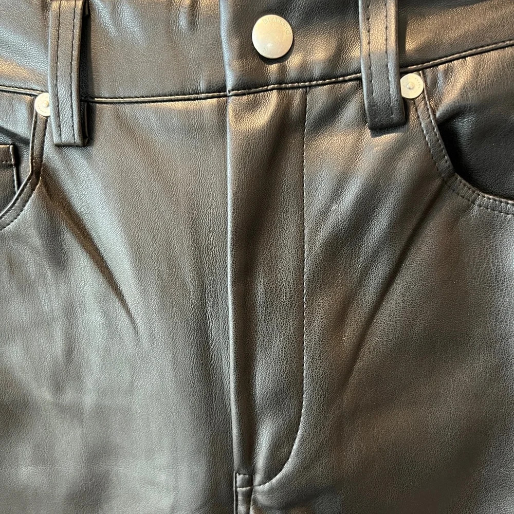 Blank NYC women’s Baxter ribcage straight leg faux leather pant size 27 - Picture 2 of 11